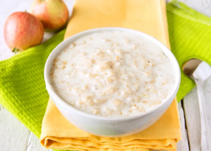 Món cháo yến mạch thơm ngon giàu dinh dưỡng cho bé tập ăn dặm