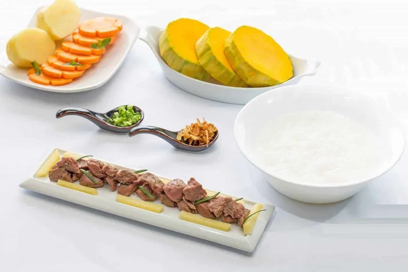 Cháo thịt bò bí đỏ cung cấp sắt và vitamin A cho bé phát triển toàn diện