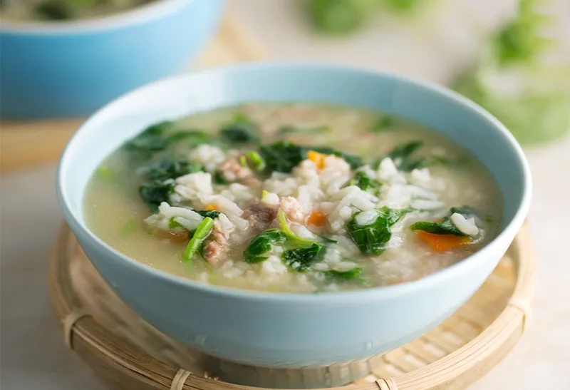 Cháo tim heo cải xanh thanh mát