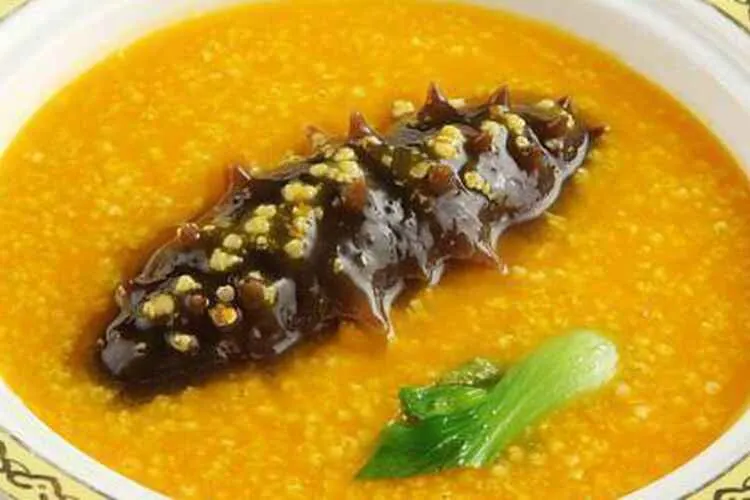 Hải sâm tươi được sơ chế sạch sẽ, sẵn sàng cho bước luộc và ngâm nước đá