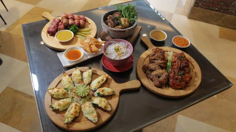 Cafe Central Nguyen Hue với view phố đi bộ