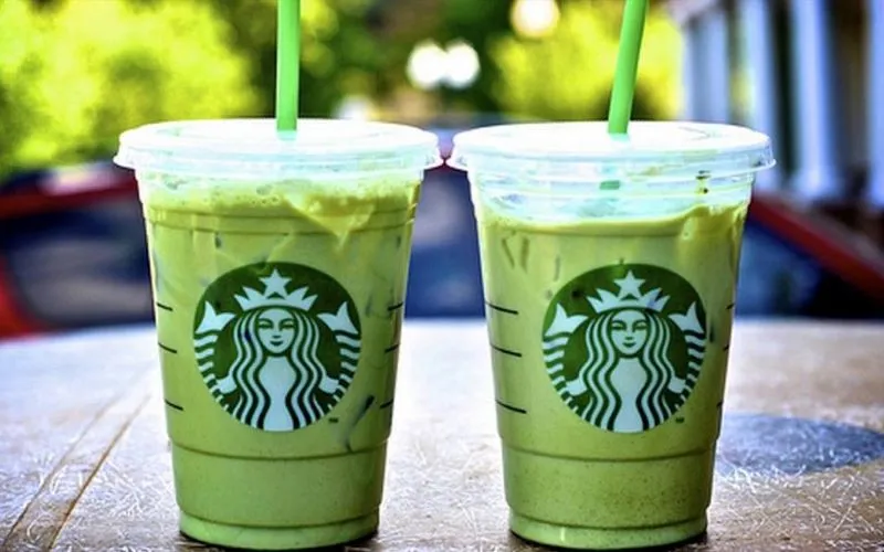 Một ly Green tea Cream xanh mát, thức uống được nhiều bạn trẻ yêu thích năm 2026.