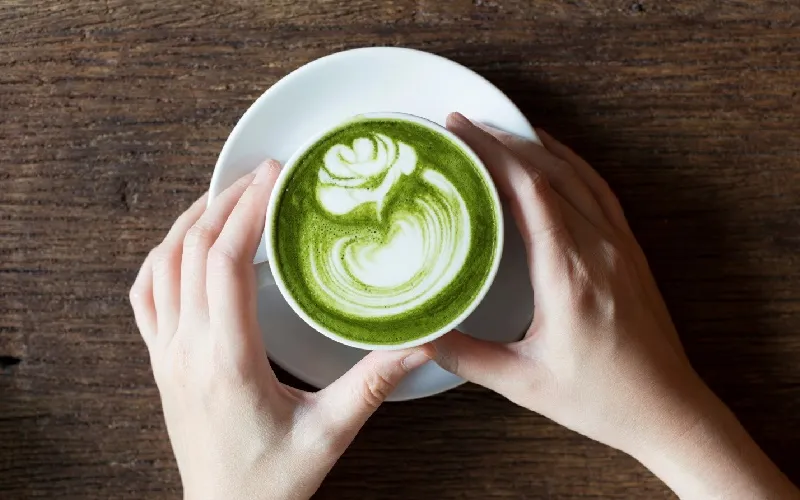 Trà xanh Latte tinh tế, giữ nguyên hương vị matcha thanh khiết.