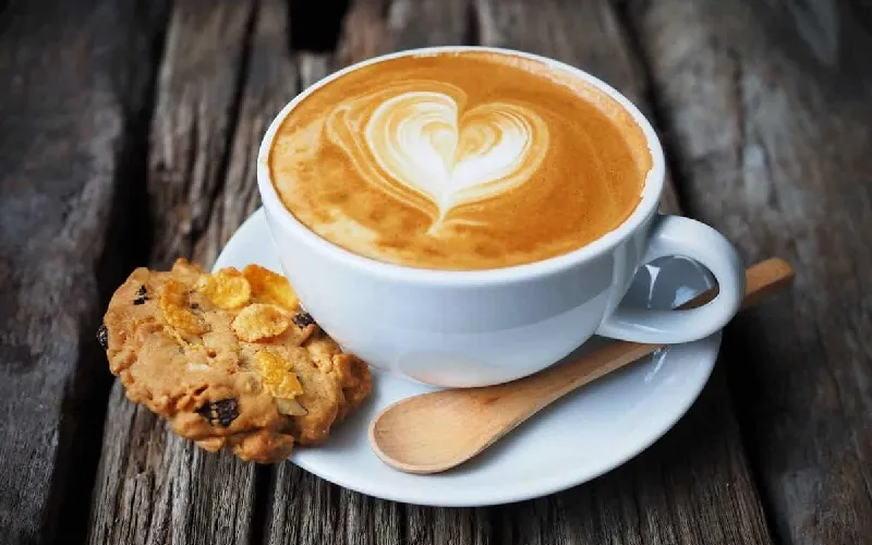 Cappuccino với lớp bọt sữa mịn màng, chuẩn phong cách cà phê Ý.