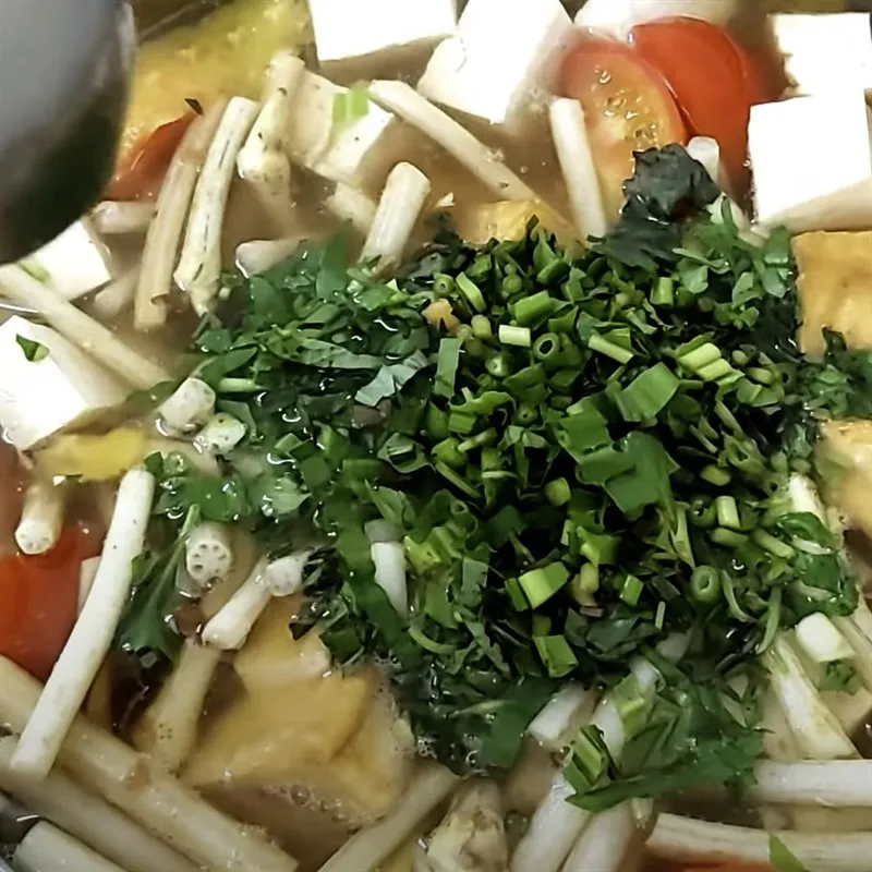 Món canh chua ngó sen chay hoàn thành