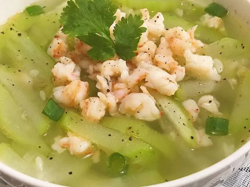 Nước luộc gà tạo độ ngọt tự nhiên cho canh bầu