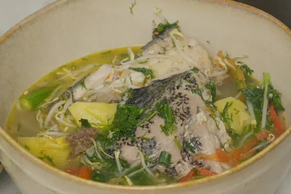 Canh cá mú nấu chua bắt mắt, hấp dẫn