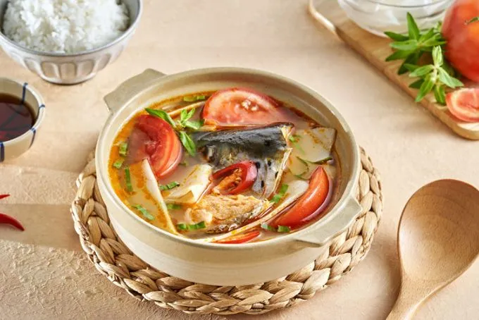 Hướng dẫn cách làm canh chua cá hồi thơm ngon