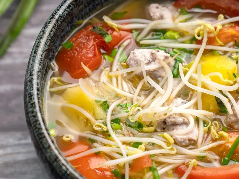 Cách nấu canh chua từ nước dùng gà đậm đà