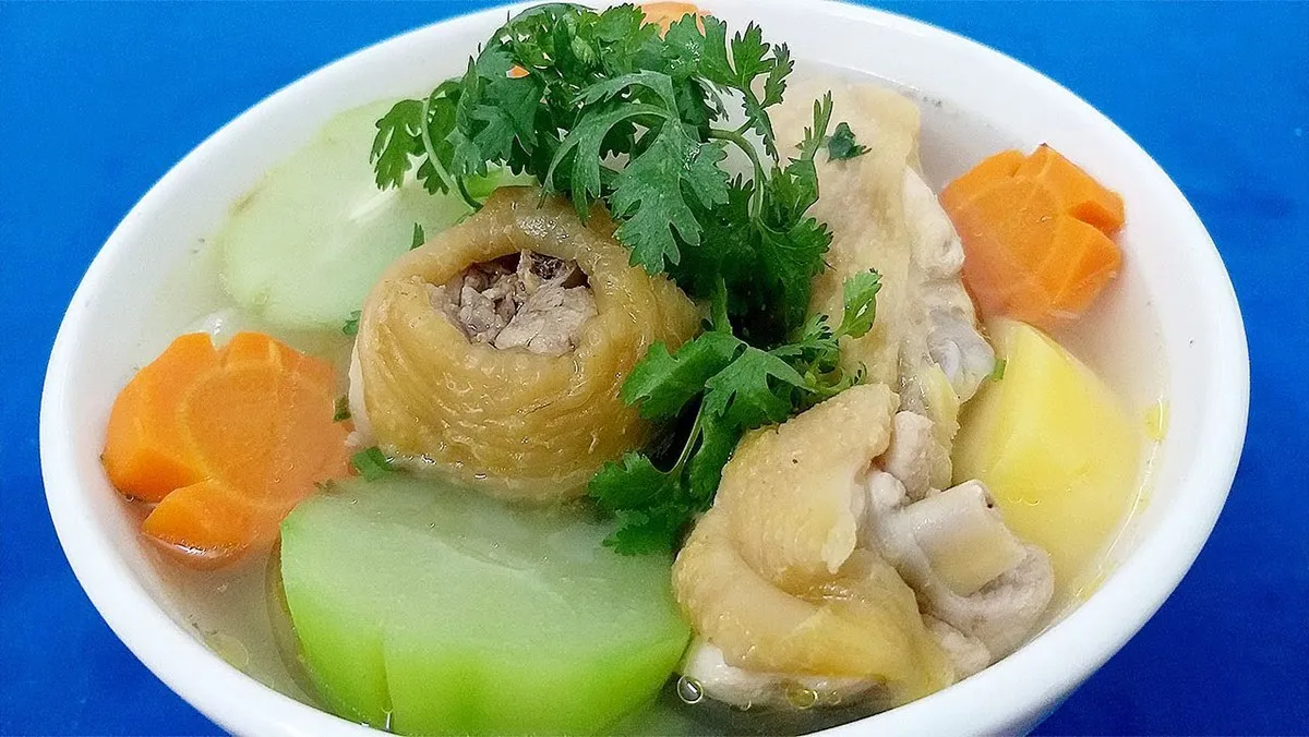 Canh khoai tây rau củ nấu cùng thịt gà thanh đạm