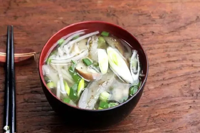 Canh Miso cà tím và giá đỗ tốt cho sức khỏe tim mạch