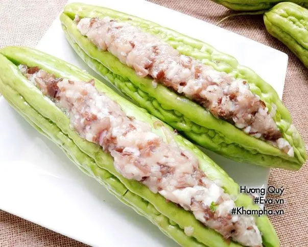 Kỹ thuật nhồi nhân vào lòng quả mướp đắng sao cho chắn chắn