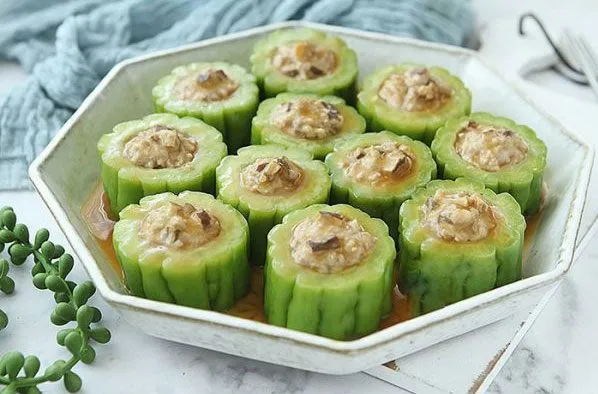 Biến tấu mướp đắng nhồi thịt hấp cách thủy giữ trọn dưỡng chất