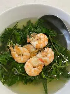 Sơ chế kỹ rau củ là chìa khóa cho món canh rau đay chay thành công