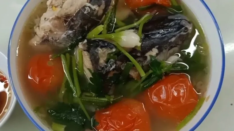 Canh cá thu nấu ngót