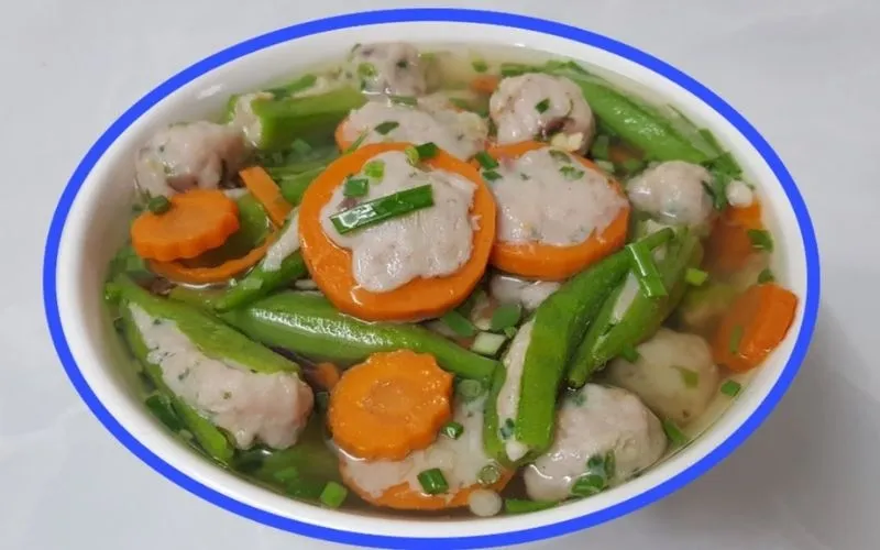 canh đậu bắp cà rốt nhồi chả cá thác lác