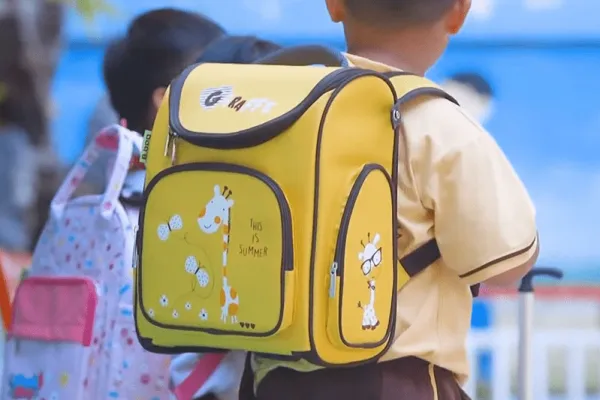 cặp học sinh lớp 1