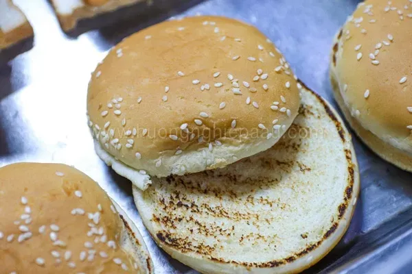 Áp chảo bánh mì với bơ lạt tạo độ giòn