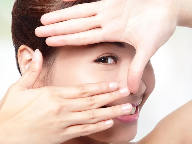 Chăm sóc vết mổ sau cắt mí