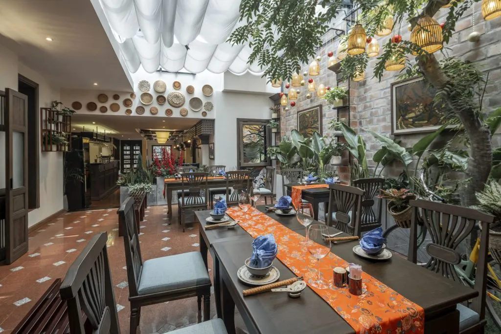 Cách bày trí bàn ăn