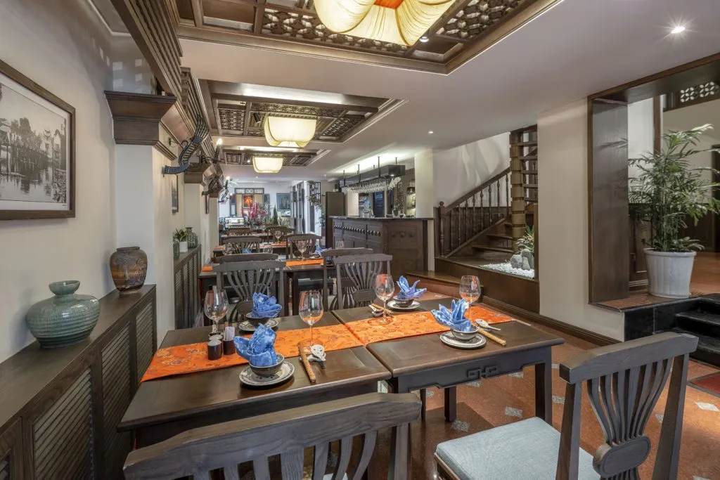 Không gian bàn tiệc