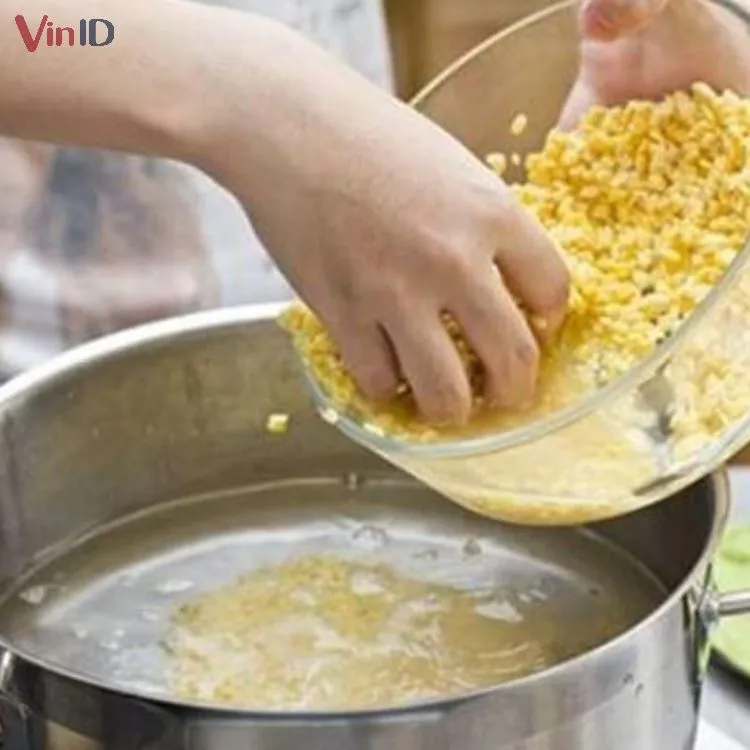 Hấp đậu xanh hạt sen hòa quyện với cốm dẹp màu xanh đẹp mắt