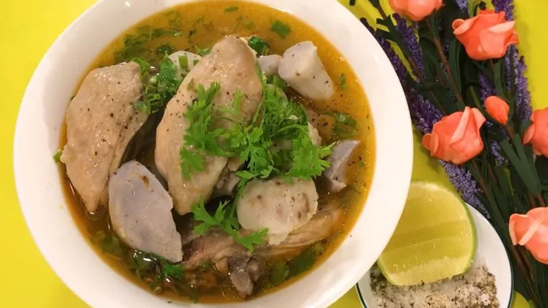 Cách nấu canh gà ngon phối hợp khoai sọ dẻo bùi