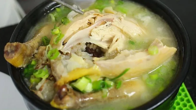 Cách nấu canh gà ngon với nhân sâm bồi bổ cơ thể