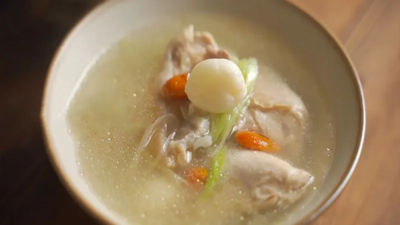 Cách nấu canh gà ngon cùng tỏi giúp tăng đề kháng