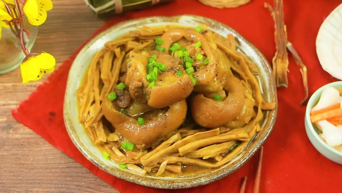 Lựa chọn măng khô có màu vàng tự nhiên và mùi thơm đặc trưng