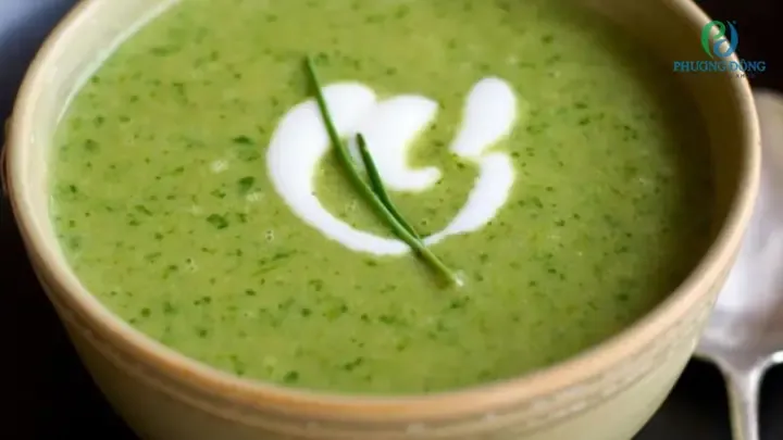 Món cháo đậu xanh cải ngọt thực hiện theo đúng cách nấu cháo cho trẻ 6 tháng ăn dặm
