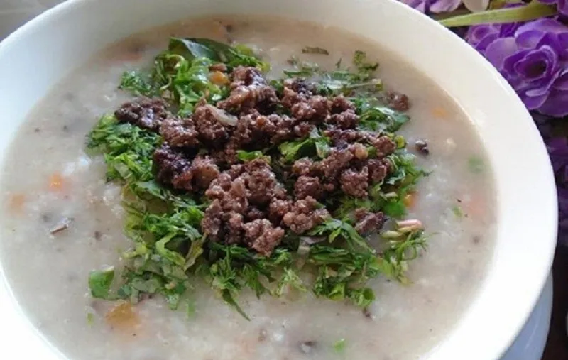 Cháo bồ câu mồng tơi giàu canxi