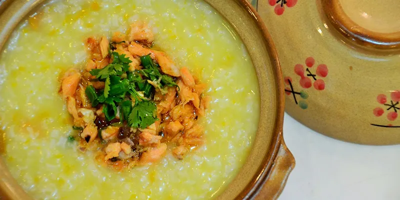 Món cháo cá hồi bí đỏ thơm ngon béo ngậy giúp bé phát triển trí não