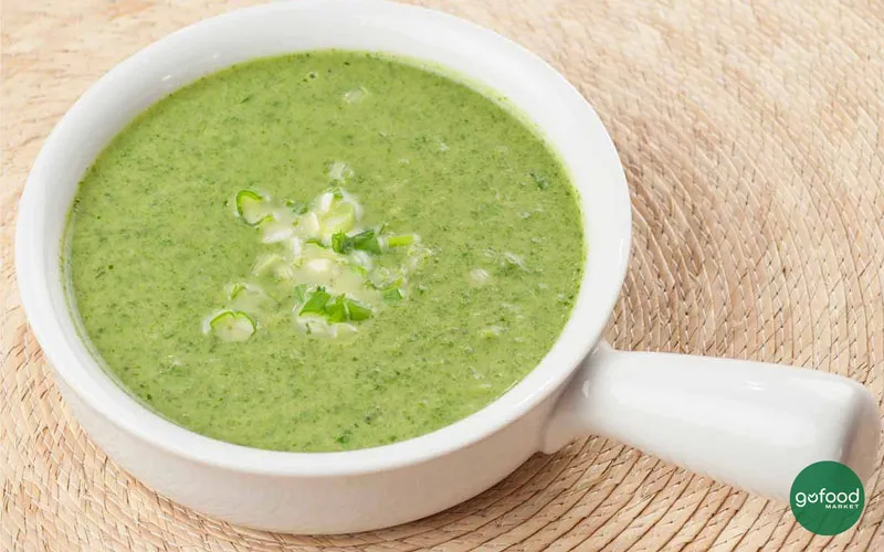 Cháo cá hồi rau ngót thanh mát cung cấp chất xơ dồi dào