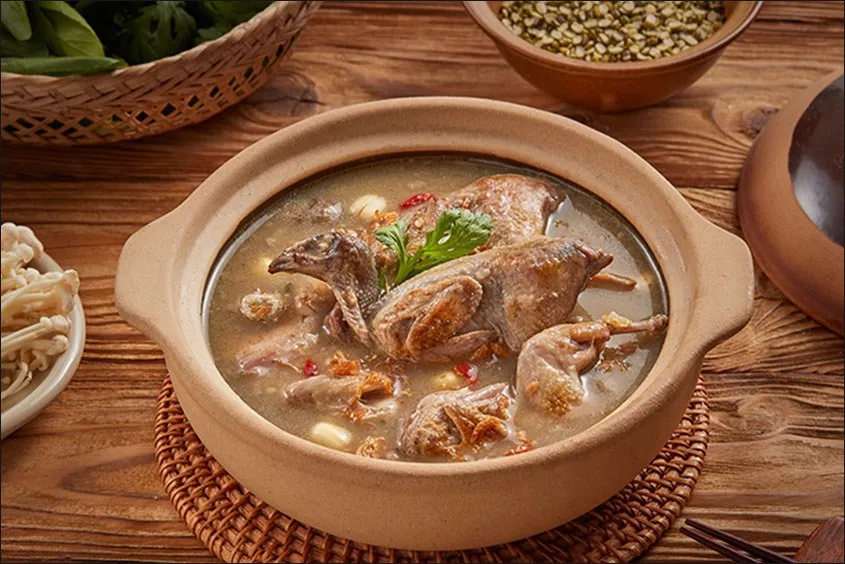 Mẹ nên biết cách nấu cháo chim cút hạt sen để bồi bổ sức khỏe cho con