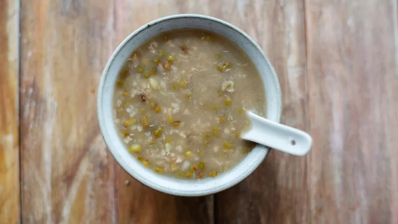 Cháo đậu xanh giải cảm giúp thanh nhiệt, bổ sung dưỡng chất