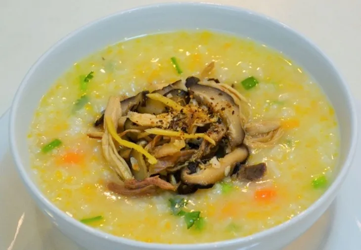 Nấu cháo gà ác rau củ cho bé