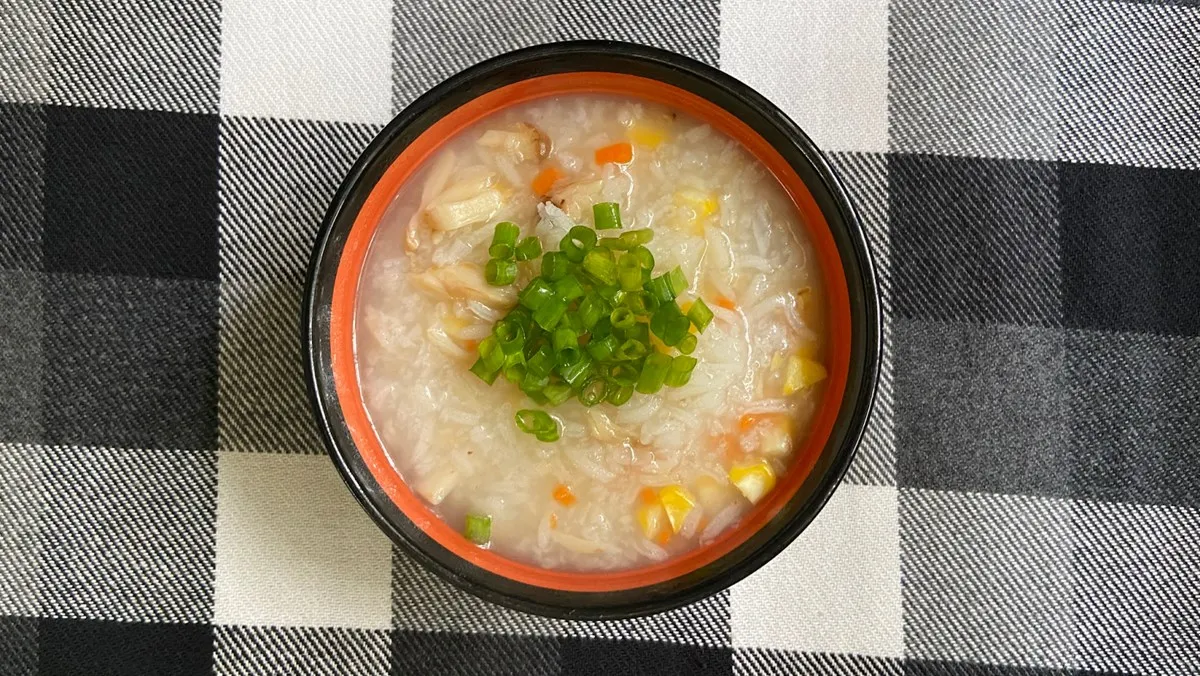 Cháo gà xé chay hấp dẫn