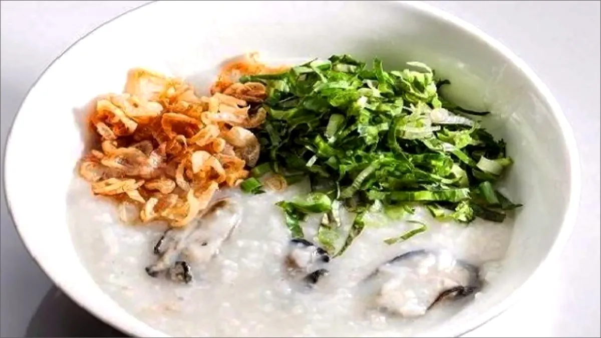 Tô cháo hàu cải xanh béo ngậy đầy đủ dinh dưỡng cho gia đình