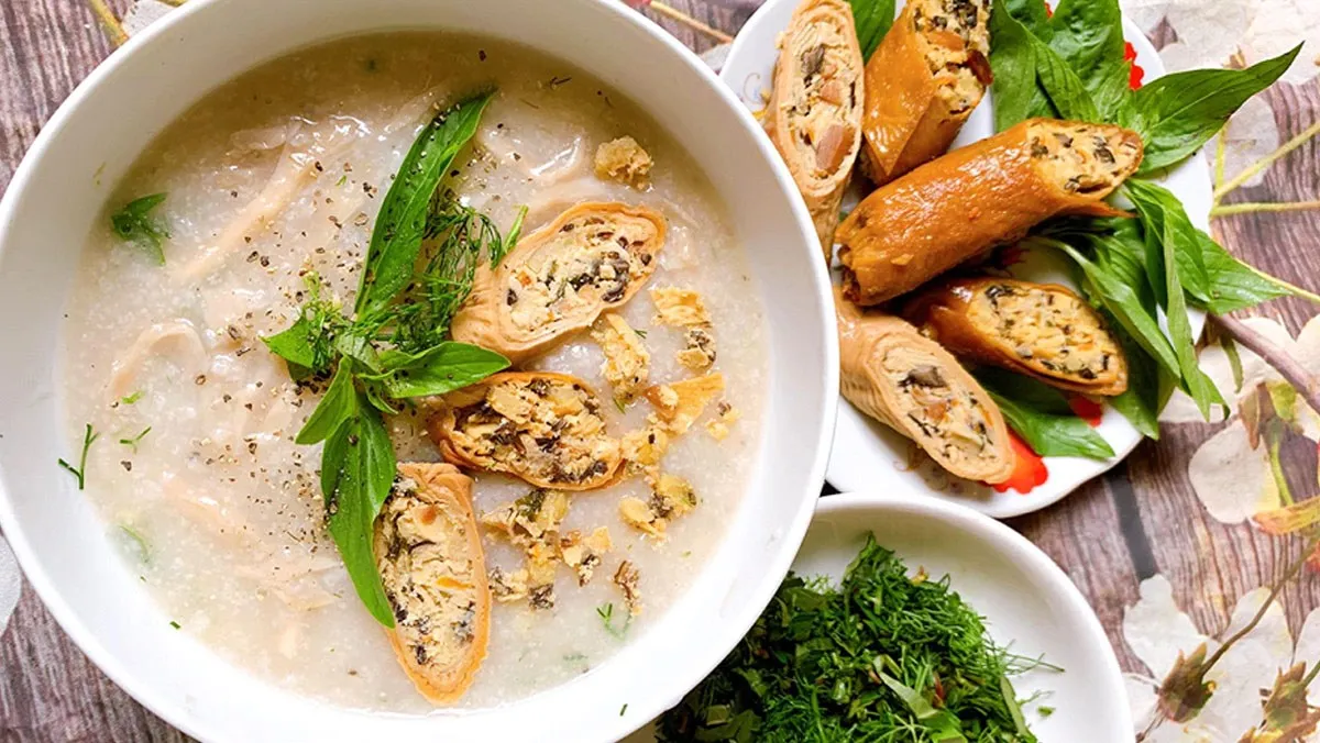 Dồi chay ăn kèm cháo nấm