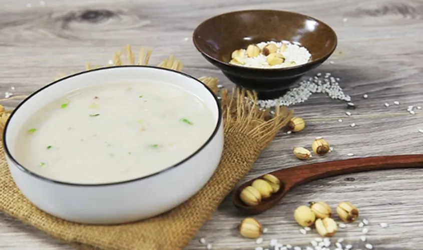 Cháo óc heo hạt sen giúp bé ngủ ngon, bổ tỳ vị