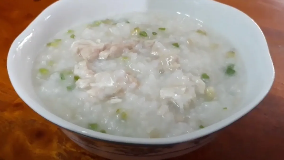 Cháo óc lợn hành lá thơm ngon cho bé