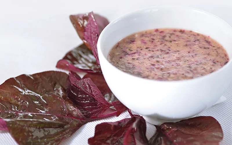 Cháo thịt bò rau dền đỏ giàu sắt tự nhiên