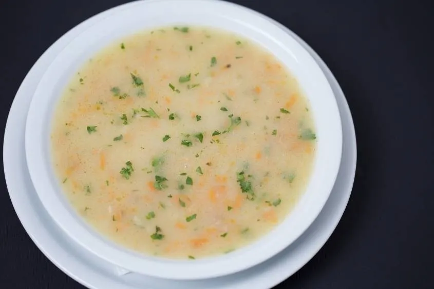 Cháo tổ yến ức gà (Ảnh: Canva)