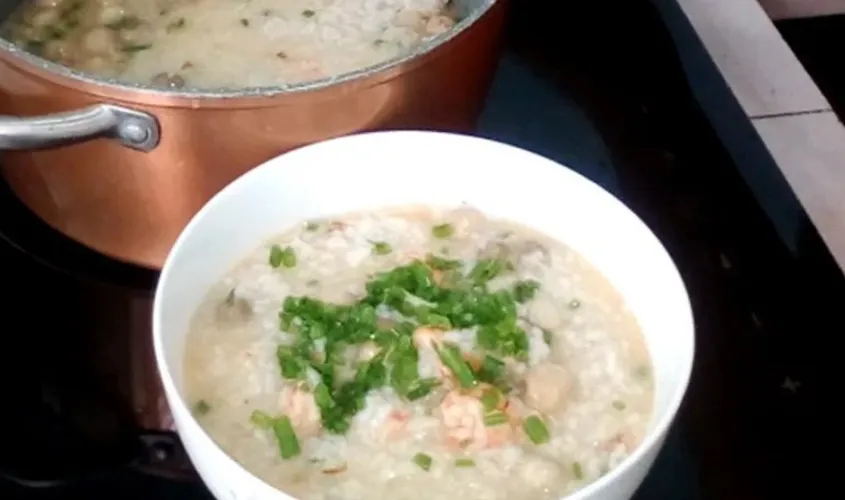 Cháo tôm nấm rơm bổ dưỡng