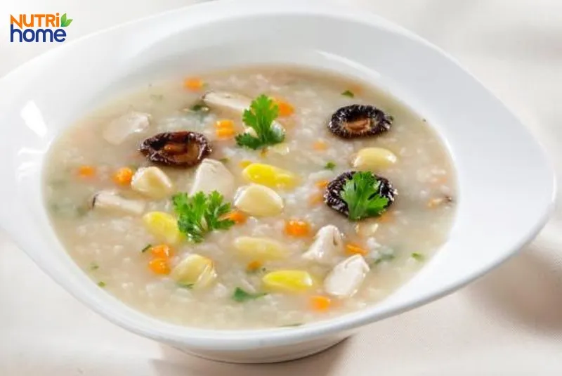 Cháo ức gà hạt sen mềm mại giúp bé ngủ ngon và tăng cân