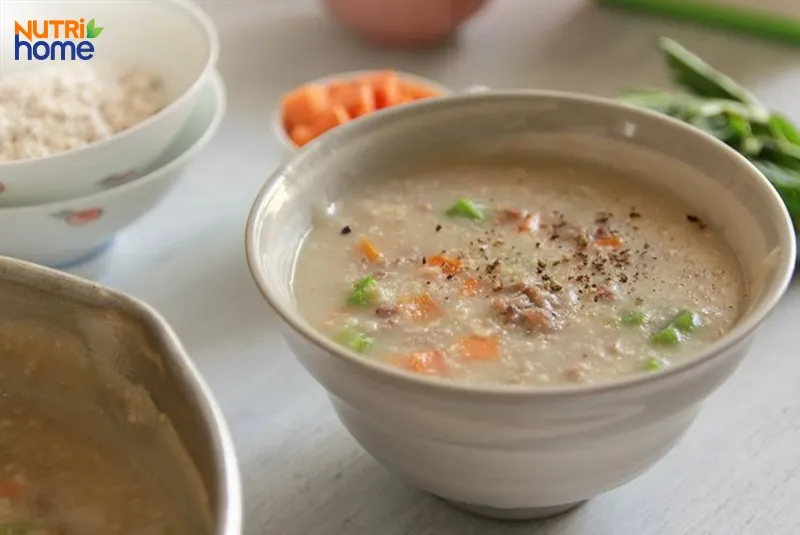 Cháo yến mạch cá hồi giàu đạm và chất béo tốt cho trí não