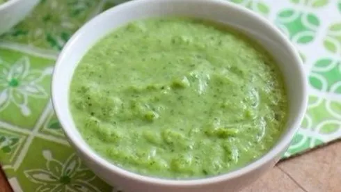 Món cháo cá lóc nấu với rau mồng tơi giúp bé nhuận tràng và giải nhiệt hiệu quả