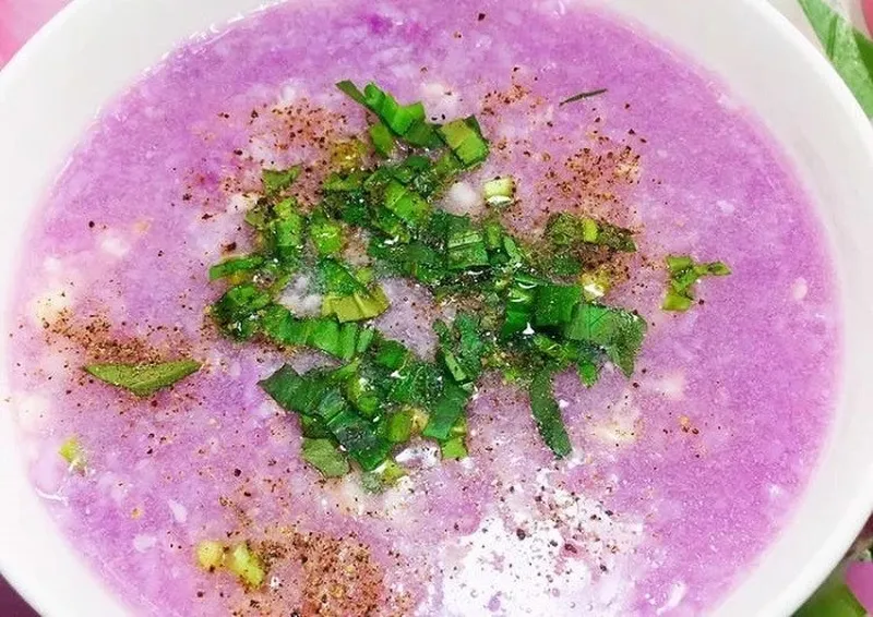 Tô cháo lươn khoai mỡ hoàn thiện sau khi nấu cháo khoai mỡ cho bé ăn dặm giúp trẻ tăng cân nhanh