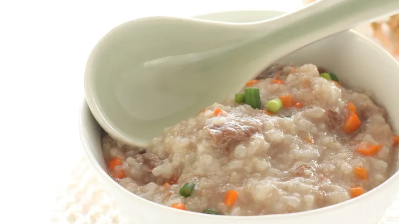 Cháo thịt bò cà rốt với màu cam tự nhiên, thịt bò xay mịn hòa quyện